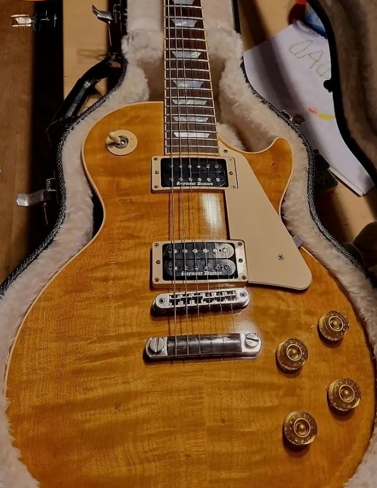 Les Pauls IIöö.jpg