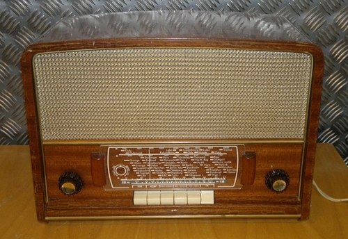 AGA Radio Typ 520 Bild 1.jpg